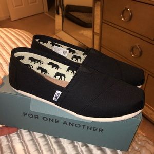Black Canvas Toms